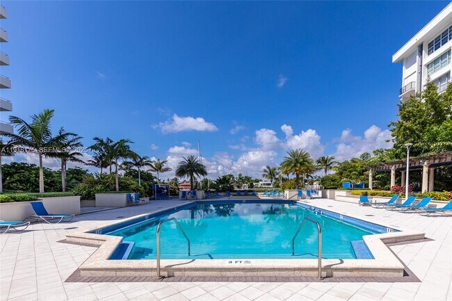 Building Photo - 5600 Collins Ave