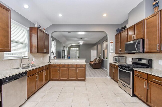 Building Photo - 16923 Iver Ironwood Trl