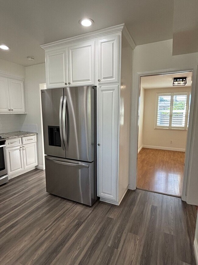 Building Photo - Spacious 3-Bedroom Home with Backyard & 2-Car Garage in Lakewood