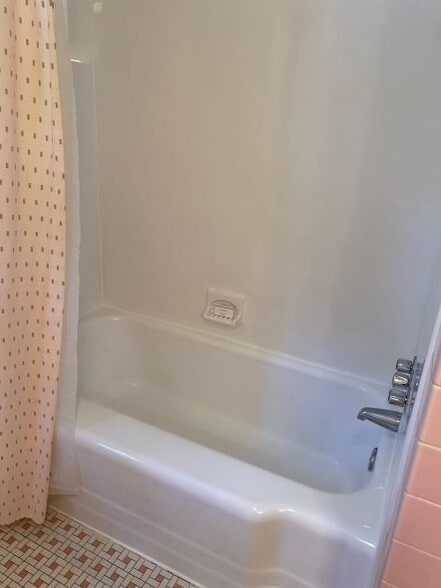 Bathroom - 3875 N Buffalo St