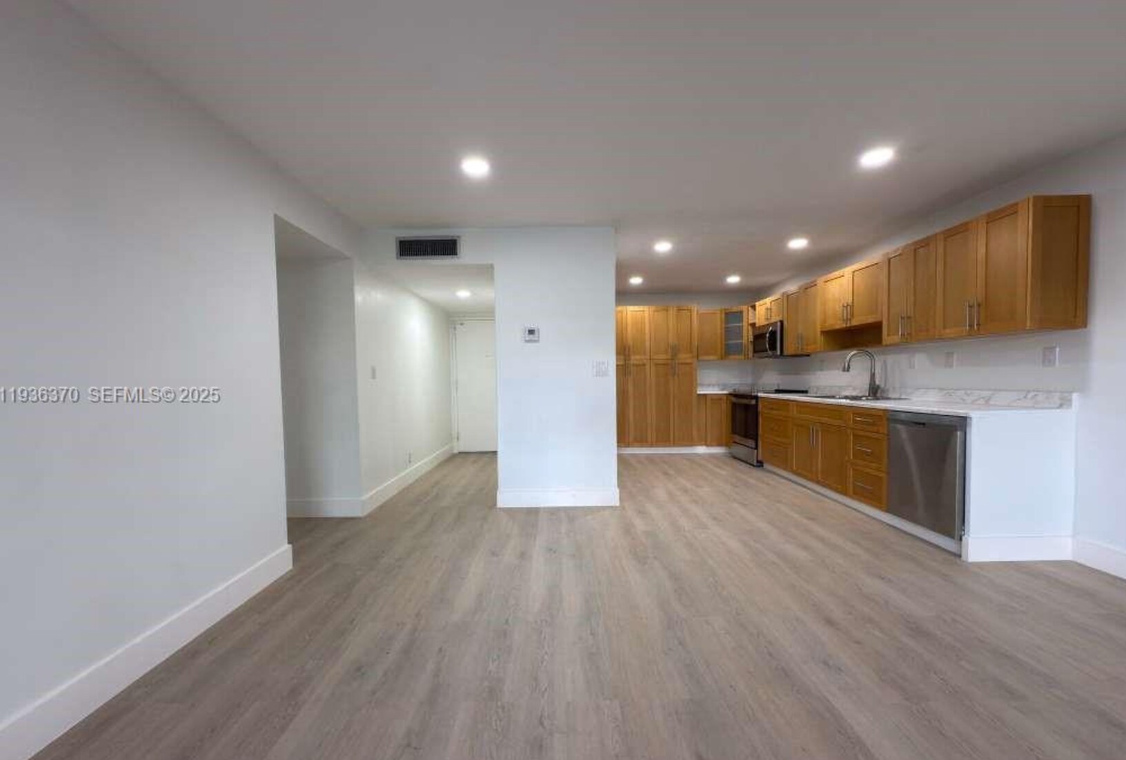 Building Photo - 9001 Jacaranda Ln