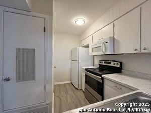 Building Photo - 311 E San Antonio Ave