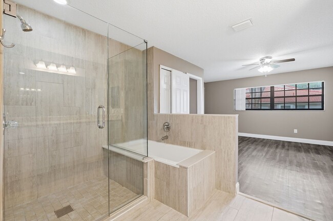 Building Photo - 3 bedroom condo