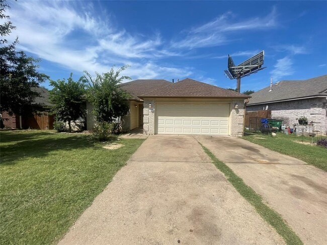 Primary Photo - 209 N Kings Canyon Dr