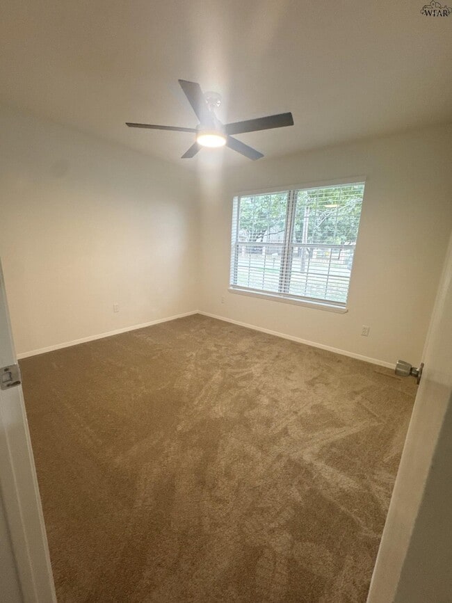 Building Photo - 4318 Hillsboro