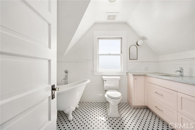 Building Photo - 390 N Cambridge St