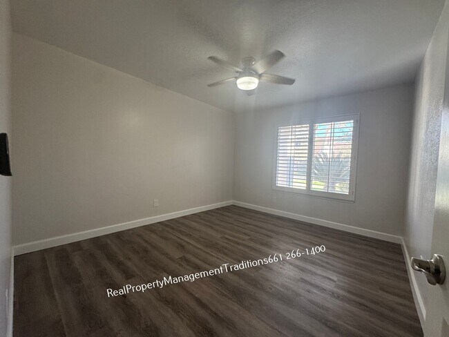 Building Photo - Elegant  4 Bed 2 Bath Home