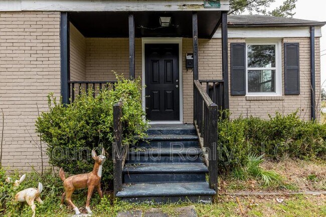 Building Photo - 1729 Dallas St