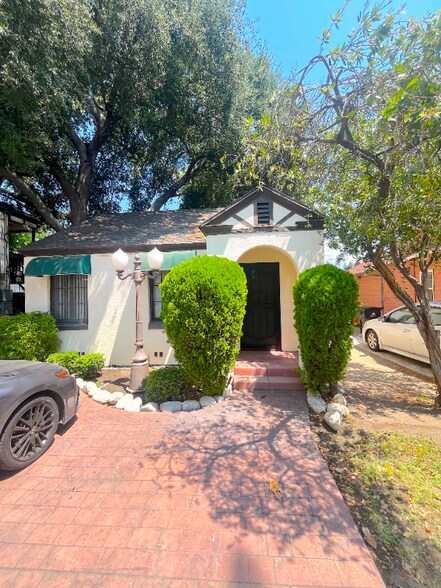 Primary Photo - 113 E G St