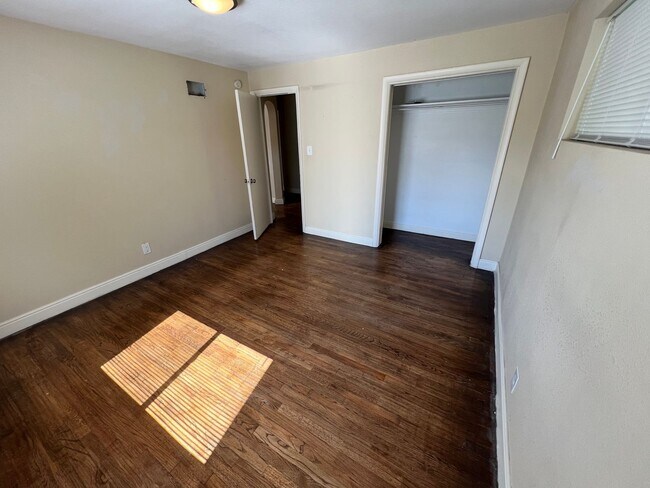 Building Photo - Spacious Lakewood Home