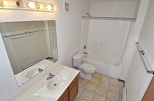 Building Photo - Deluxe 2 Bedroom Apartment