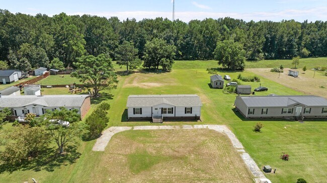 Building Photo - New build home on a spacious lot!