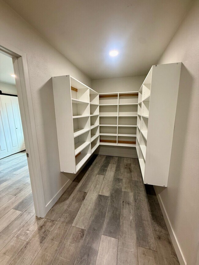 Building Photo - 16083 Indian Springs Ranch Rd