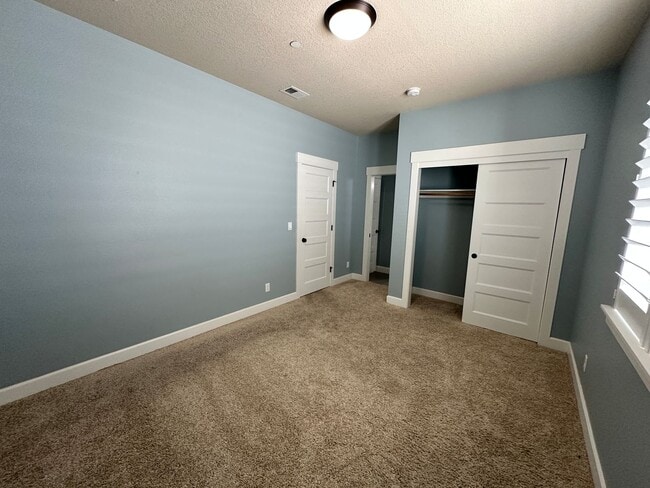 Building Photo - Gorgeous 4 Bedroom 2.5-Bath House in Tigar...