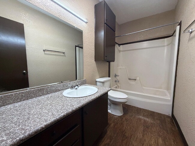 Building Photo - 226 Cherry St