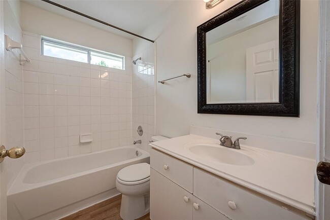 Building Photo - 11706 Meadowchase Dr