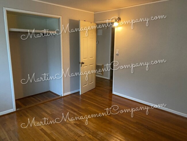 Building Photo - 233 Rainbow Dr