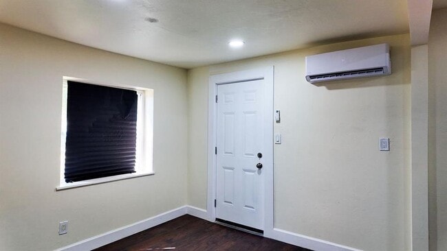 Building Photo - 3615 SW 40th St