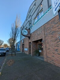 Building Photo - 307 Main St