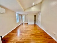 Building Photo - 8 Allen St