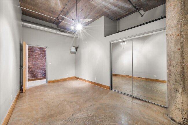 Building Photo - 2201 Locust St