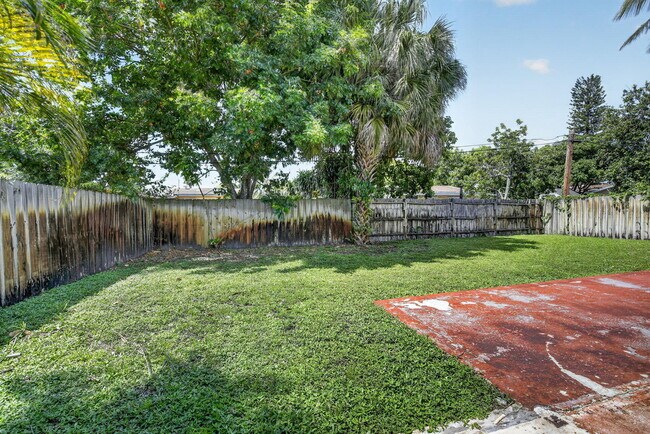 Building Photo - 6281 NW 14th Ct
