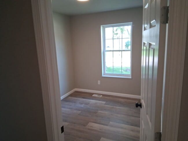 Building Photo - 3 Bed House in St. Peter's MO