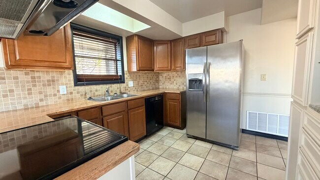 Building Photo - 13738 Tajamar St