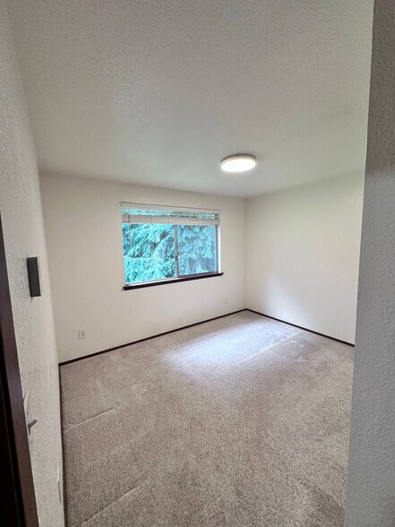 Building Photo - 821 Kaiser Rd NW