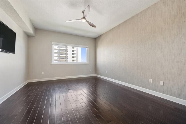 Building Photo - 100 S Eola Dr