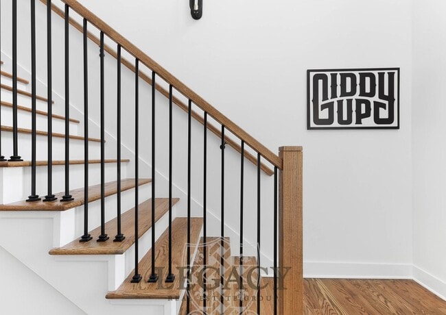 Building Photo - 2027 Rosemary Ln