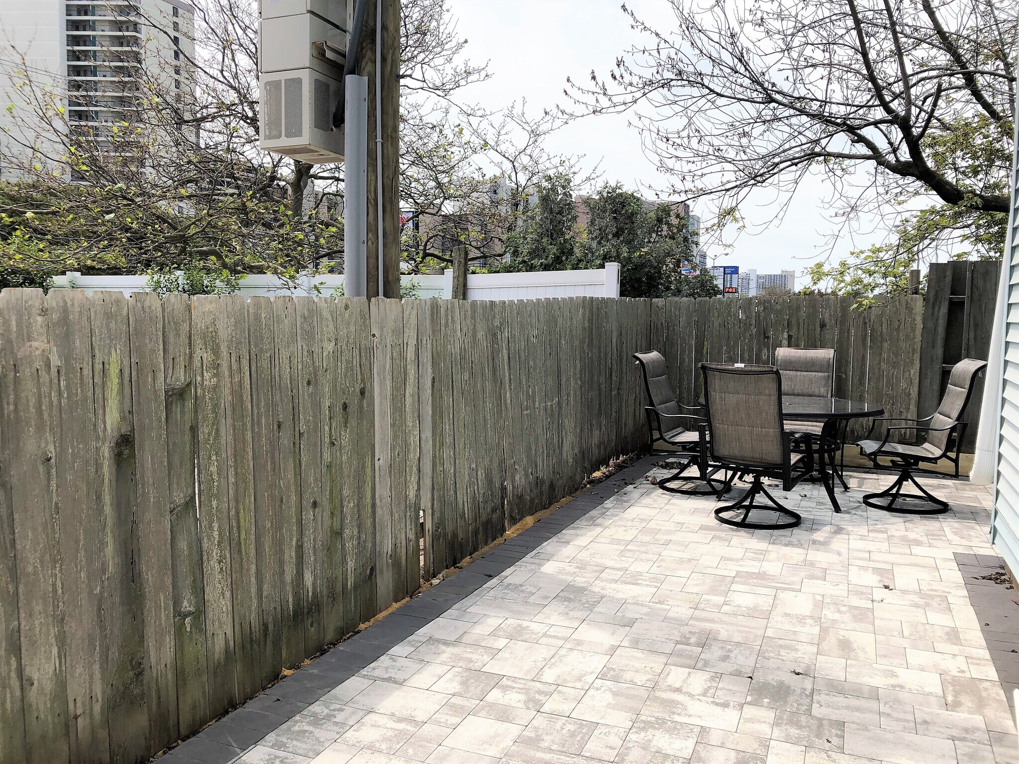 Building Photo - 105 Jamestown Rd