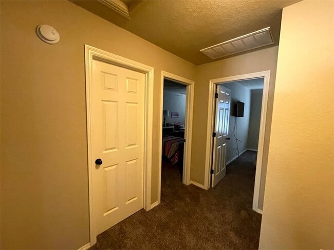 Building Photo - 1063 W Malibu St