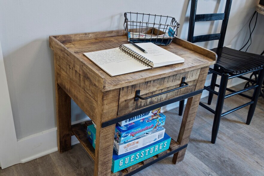 Building Photo - 6733 Mary St