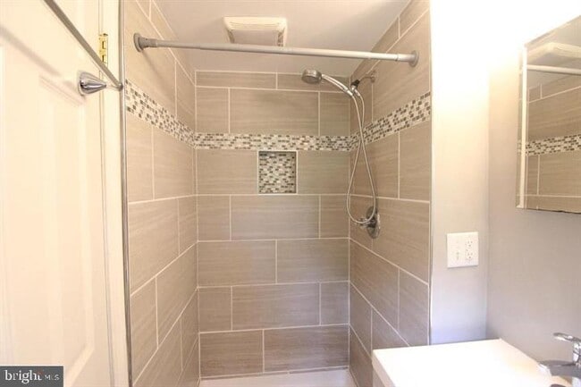 Building Photo - 4401 Jackson Pl