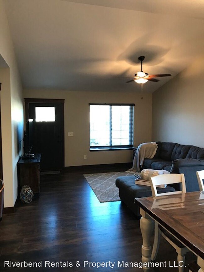 Building Photo - 4 br, 2 bath House - 4935 Waylon St