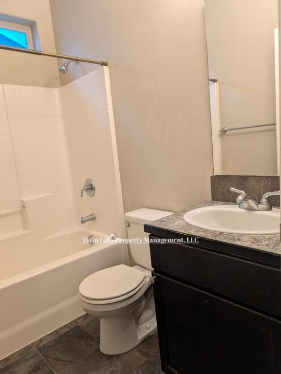 Building Photo - 763 Birchwood Rd