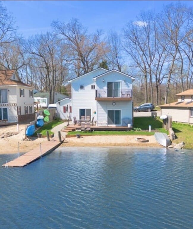 Building Photo - "Lakefront Living! Modern 3BR/2BA Home with Water Views & Private Dock