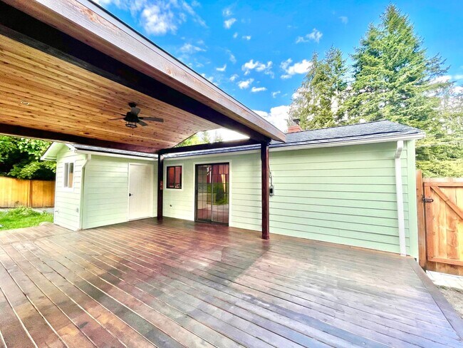 Building Photo - 17606 33rd Pl W