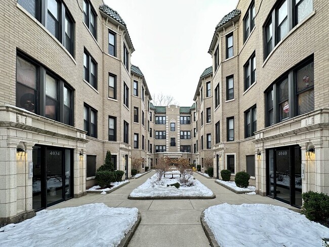 Building Photo - 4039.5 N Ashland Ave