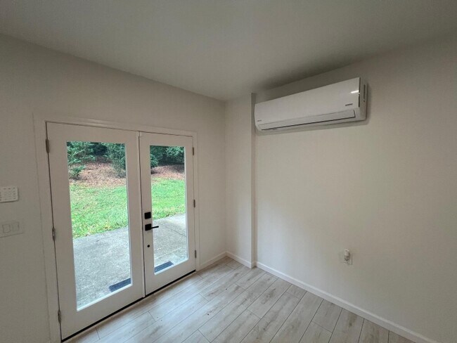 Building Photo - 4008 Rock Mill Dr
