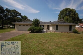 Building Photo - 3 Bedroom Home