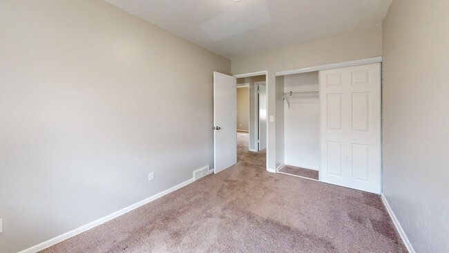 Building Photo - 630 Abbe Rd S