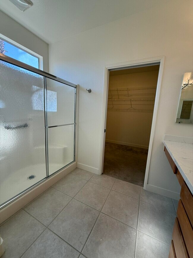 Building Photo - 36582 Crown St