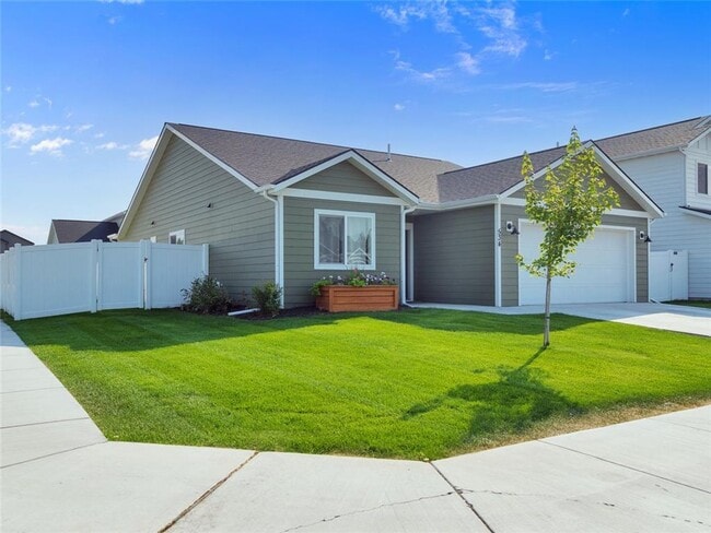 Primary Photo - Beautiful Kalispell Home