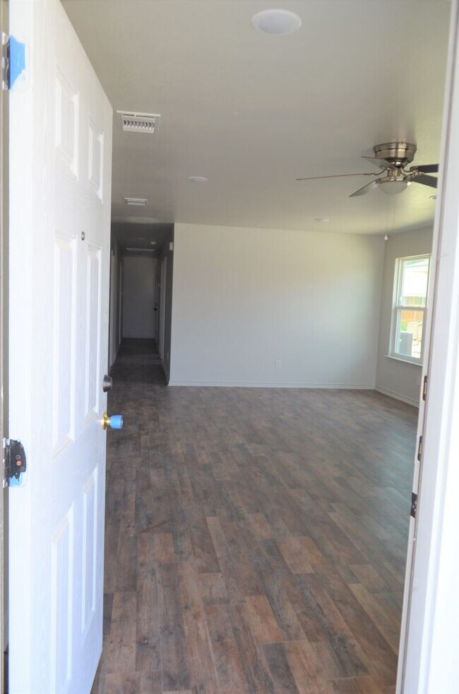 Building Photo - 1826 Castroville Trl