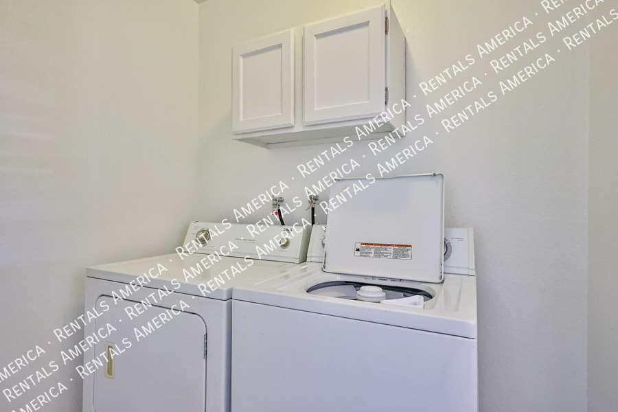 Building Photo - 1425 W Sequoia Dr