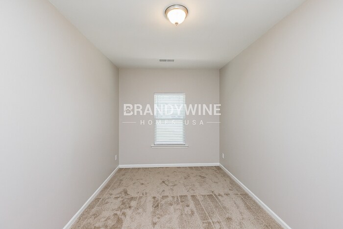 Building Photo - 3332 Lowland Dr