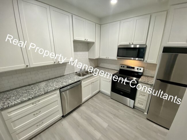 Building Photo - Renovated 3-Bedroom Home! Deposit Free Living Available via Obligo