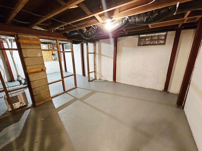 Building Photo - 1191 Duxberry Ave